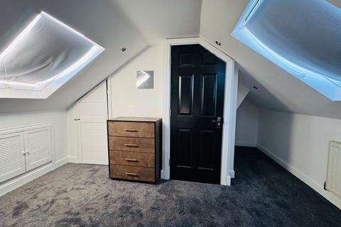undefined, Good Size Room - All Bills Included, Seven Kings, IG3