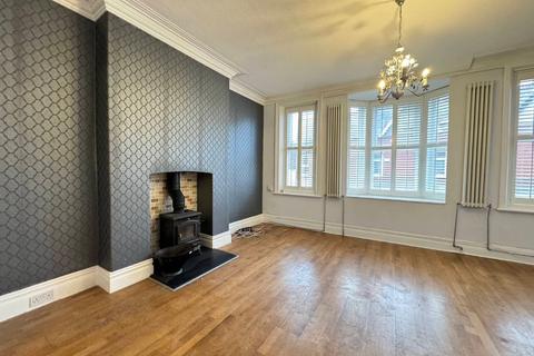 3 bedroom maisonette to rent, Park View, Whitley Bay.  NE26 3QL