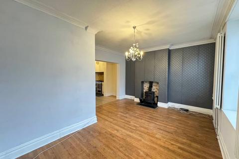 3 bedroom maisonette to rent, Park View, Whitley Bay.  NE26 3QL