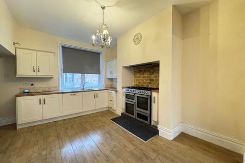 3 bedroom maisonette to rent, Park View, Whitley Bay.  NE26 3QL