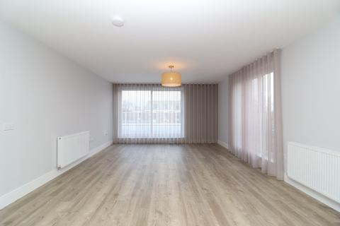 3 bedroom penthouse to rent, Eastwoodhill Grove, Glasgow G46