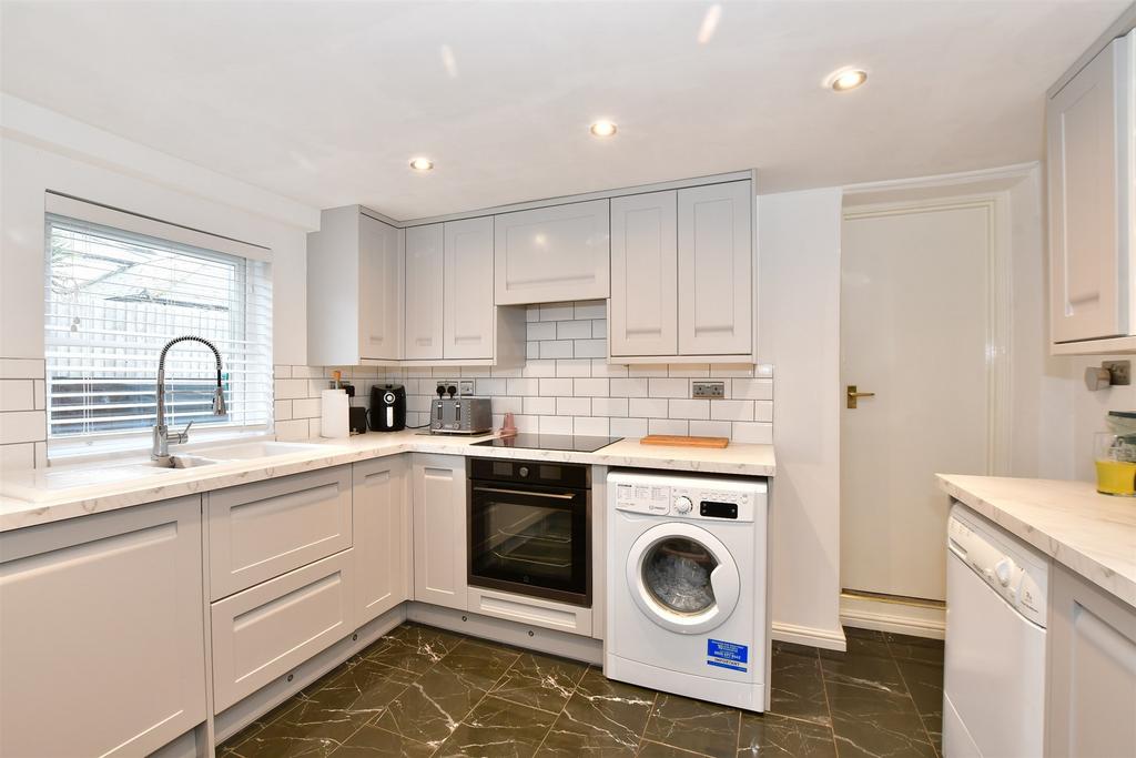 Street, Sandown, Isle of Wight 4 bed semidetached house for
