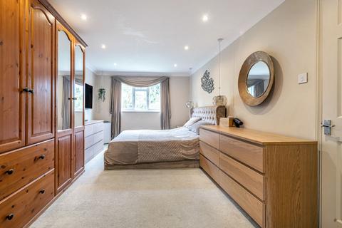 Braeside Ash Tree Close, Grayswood, Haslemere, GU27 2DS