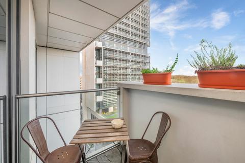 1 bedroom flat for sale, Carriage House, 10 City North Place, London