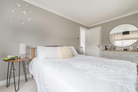 15 Escombe Drive, Guildford, GU2 9RE