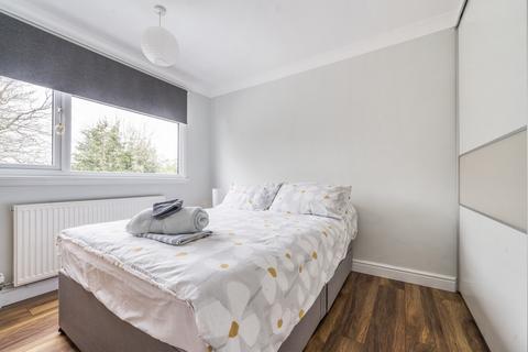 15 Escombe Drive, Guildford, GU2 9RE