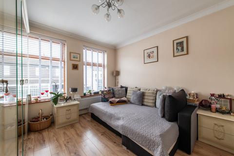 17 Napier Road, Northfleet, Gravesend, DA11 7BZ
