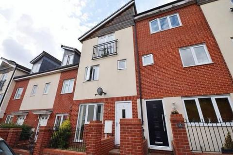 4 bedroom terraced house to rent - Brentleigh Way, Stoke-on-Trent ST1