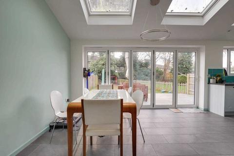 89 Grove Road, Emmer Green, Reading, RG4 8LW
