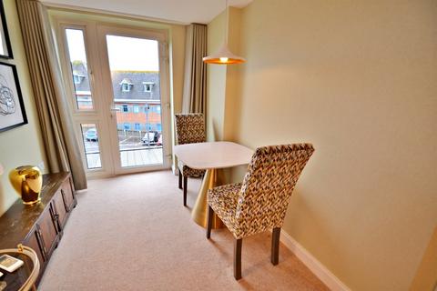 2 bedroom flat to rent, Broadstone