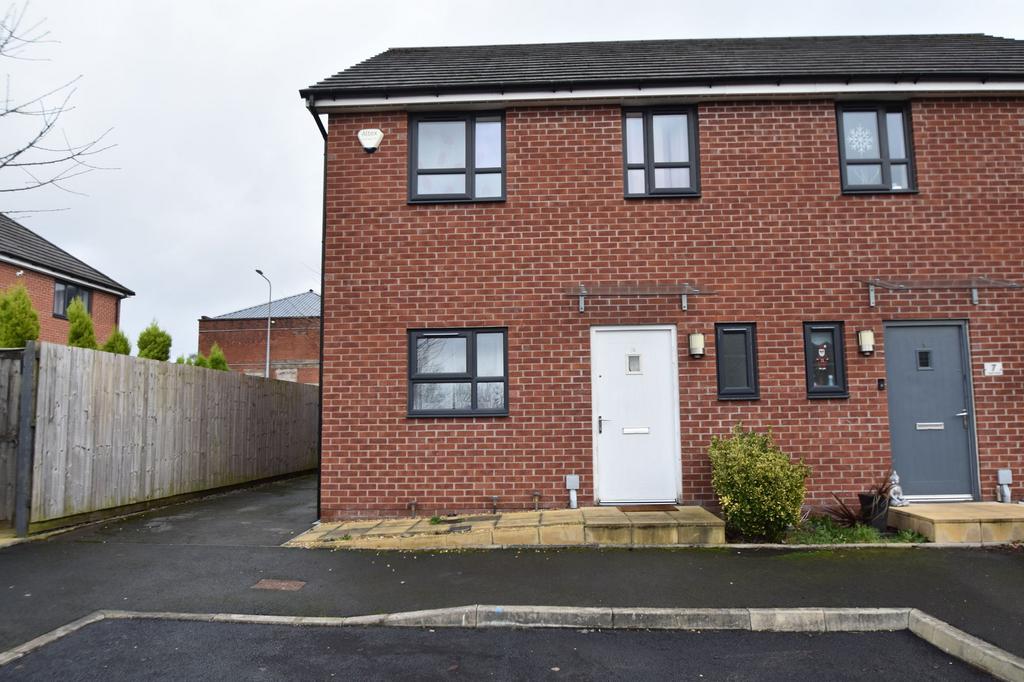 Bugle Close, Salford, M7 3 bed semidetached house £230,000