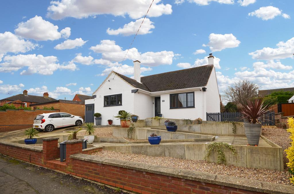 Spencer Street, Raunds 2 bed detached bungalow for sale £325,000