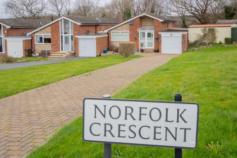 2 bedroom detached bungalow for sale - Norfolk Crescent, Colchester, CO4