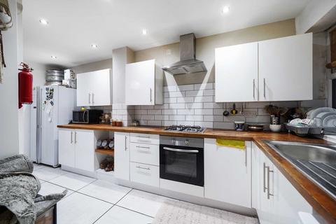 9 Bridge Road, London, E6 2AG