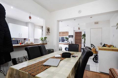 9 Bridge Road, London, E6 2AG