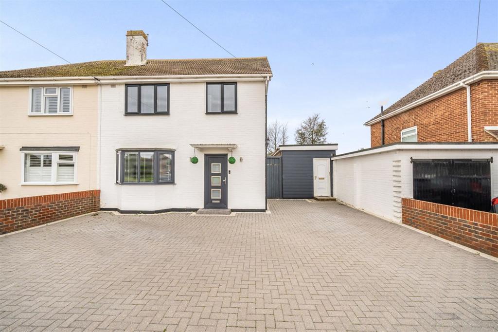 Frobisher Road, Rose Green 4 bed semidetached house for sale £475,000