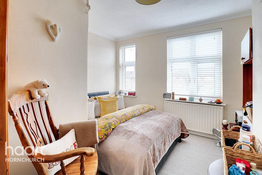 Upminster Road, Hornchurch 2 bed for sale £290,000