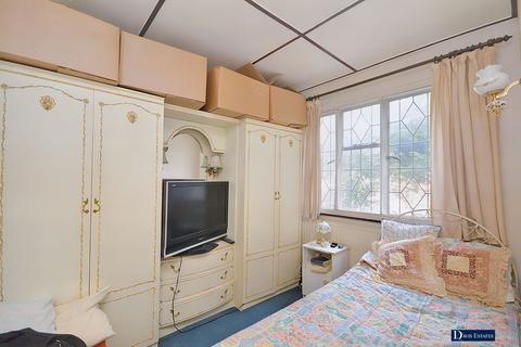 3 bedroom detached house for sale - Brookside, Emerson Park, Hornchurch, RM11