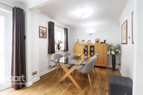 36 Sycamore Way, South Ockendon, RM15 6XB