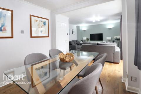 36 Sycamore Way, South Ockendon, RM15 6XB