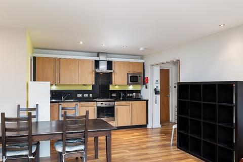 2 bedroom flat to rent, Gardners Crescent, Edinburgh EH3