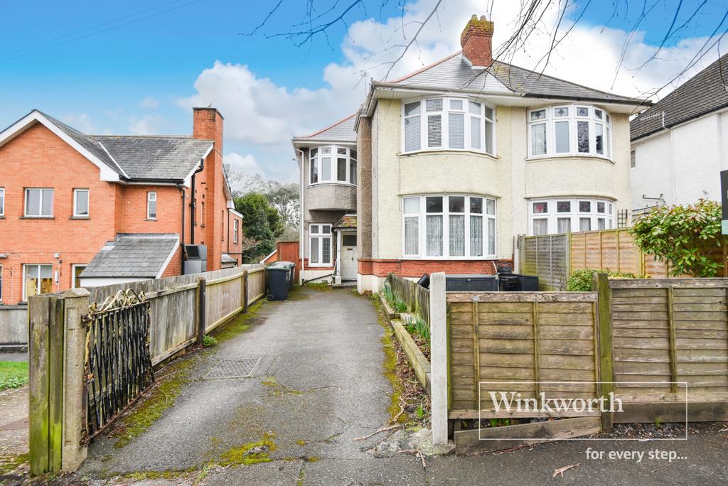 Castlemain Avenue, Bournemouth, BH6 2 bed apartment £250,000
