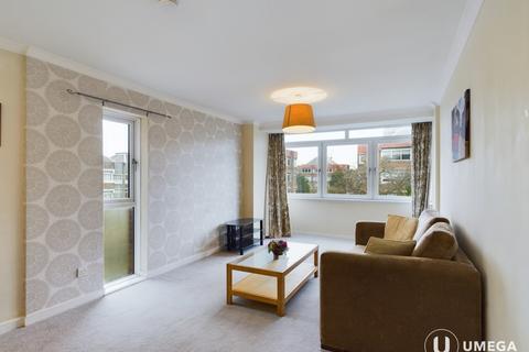 2 bedroom flat to rent, Dirleton Drive, Shawlands, Glasgow, G41