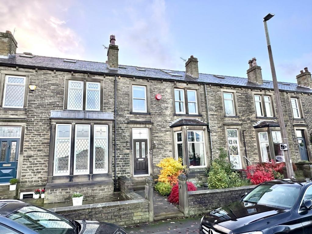 Netherton Moor Road, Huddersfield... 4 bed terraced house £1,200 pcm