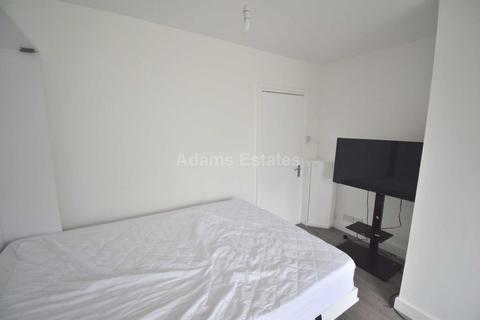 Studio to rent, Oxford Road, Tilehurst