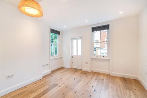 39b Vera Road, London, SW6 6QP