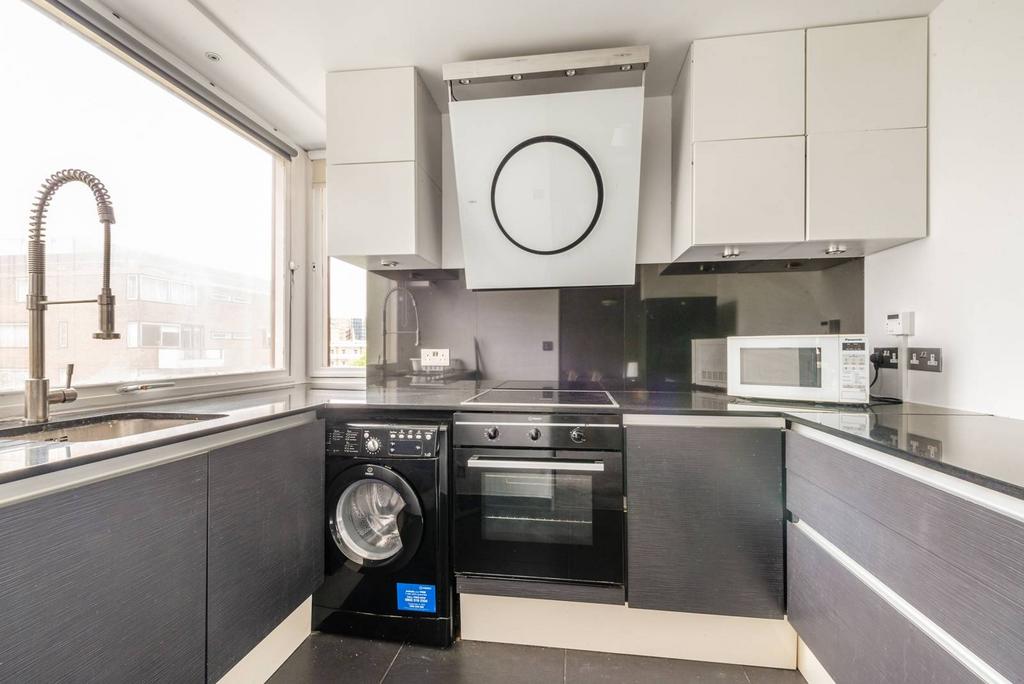 The Water Gardens, Edgware Road, Hyde Park Estate, London, W2 1 bed flat for sale £585,000