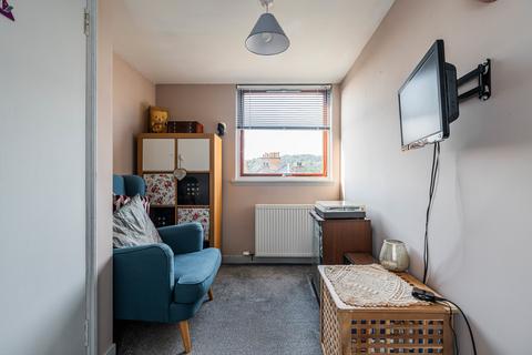 4 Glendevon Park, Edinburgh, EH12 5XB