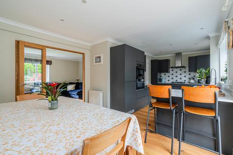 16 Braehead Crescent, Edinburgh, EH4 6BP