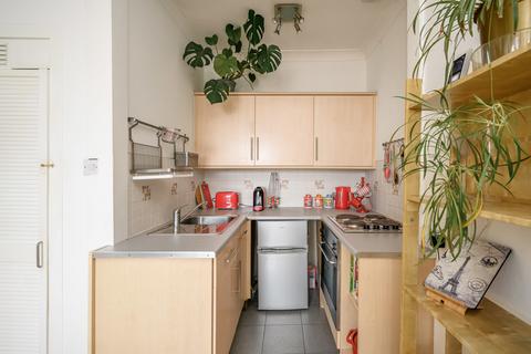 143/14 Granton Road, Edinburgh, EH5 3NL