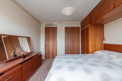 15/6 Calder Grove, Edinburgh, EH11 4NB