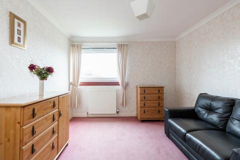 15/6 Calder Grove, Edinburgh, EH11 4NB