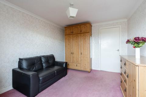 15/6 Calder Grove, Edinburgh, EH11 4NB