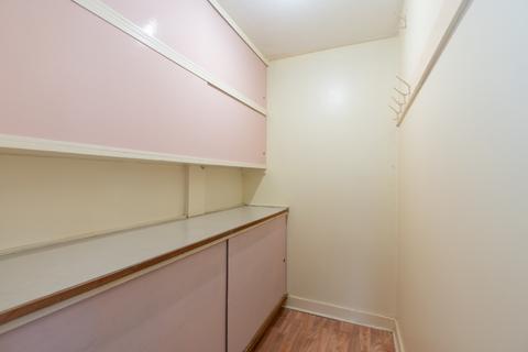 15/6 Calder Grove, Edinburgh, EH11 4NB