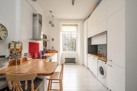 61/4 Elm Row, Edinburgh, EH7 4AQ