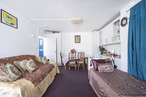 2 bedroom flat for sale, Upper Clapton Road, Stoke Newington, London, E5