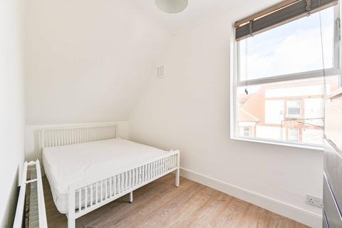 3 bedroom flat for sale - Ambleside Avenue, Streatham, London, SW16