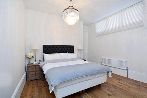 4 bedroom flat to rent, Torrington Place, Bloomsbury, London, WC1E