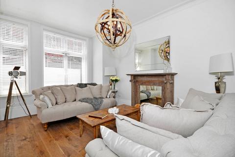 4 bedroom flat to rent, Torrington Place, Bloomsbury, London, WC1E