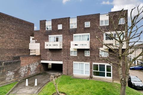 12 Beech Vale, Woking, GU22 7NS