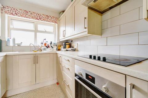 12 Beech Vale, Woking, GU22 7NS