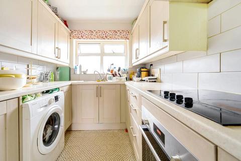 12 Beech Vale, Woking, GU22 7NS