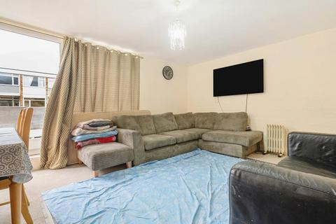 12 Beech Vale, Woking, GU22 7NS