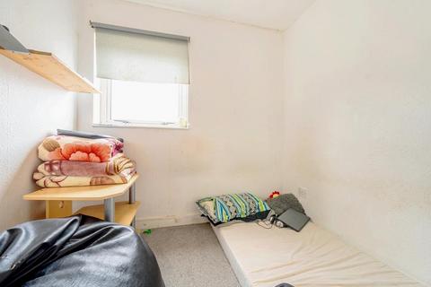 12 Beech Vale, Woking, GU22 7NS