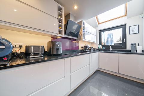 2 Violet Terrace, Uxbridge, UB8 3QG