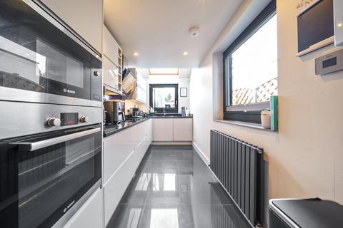 2 Violet Terrace, Uxbridge, UB8 3QG